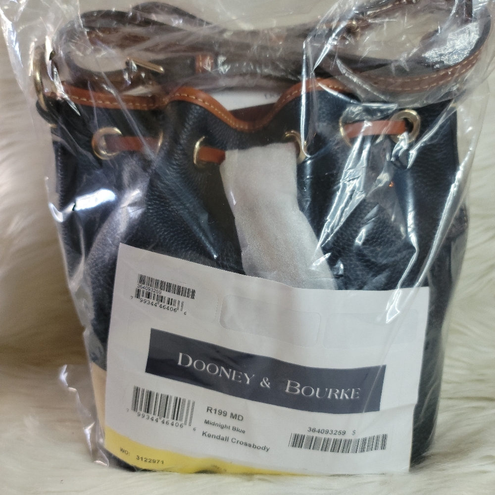 DOONEY & BOURKE PEBBLE GRAIN KENDALL CROSSBODY - Picture 4 of 7